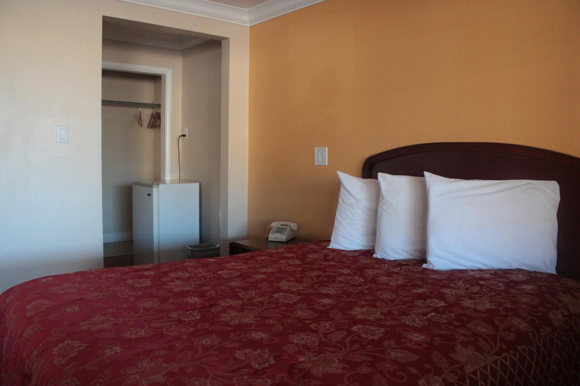 A-1 Budget Motel Klamath Falls Room photo
